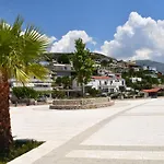 Sea View Apartments-Qeparo